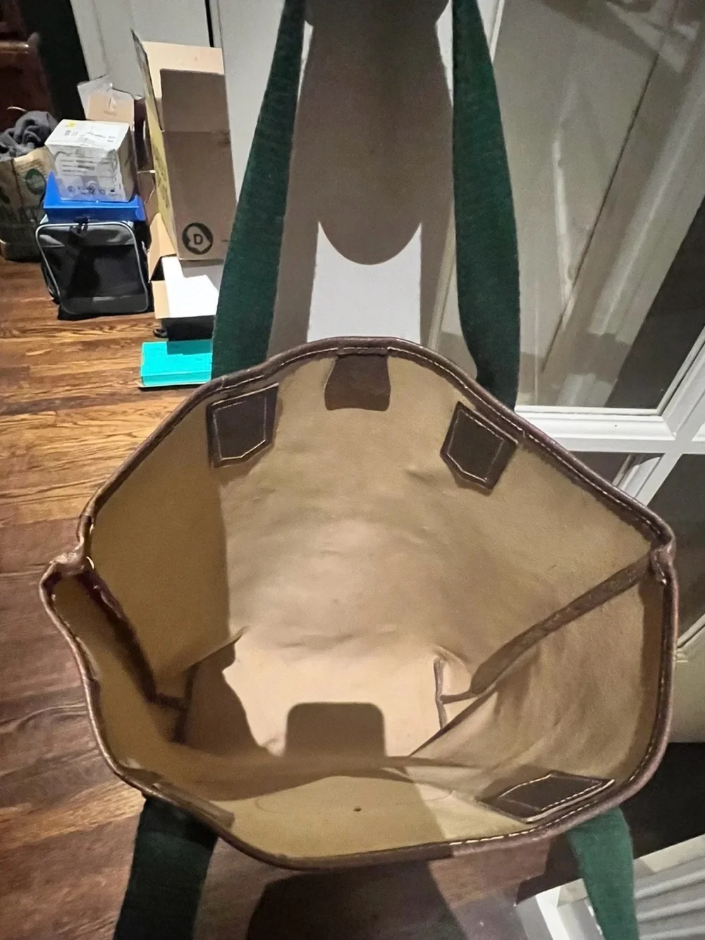 Authentic Gucci Beige GG Supreme Canvas Tote with Green and Red Strap. - Picture 8 of 9